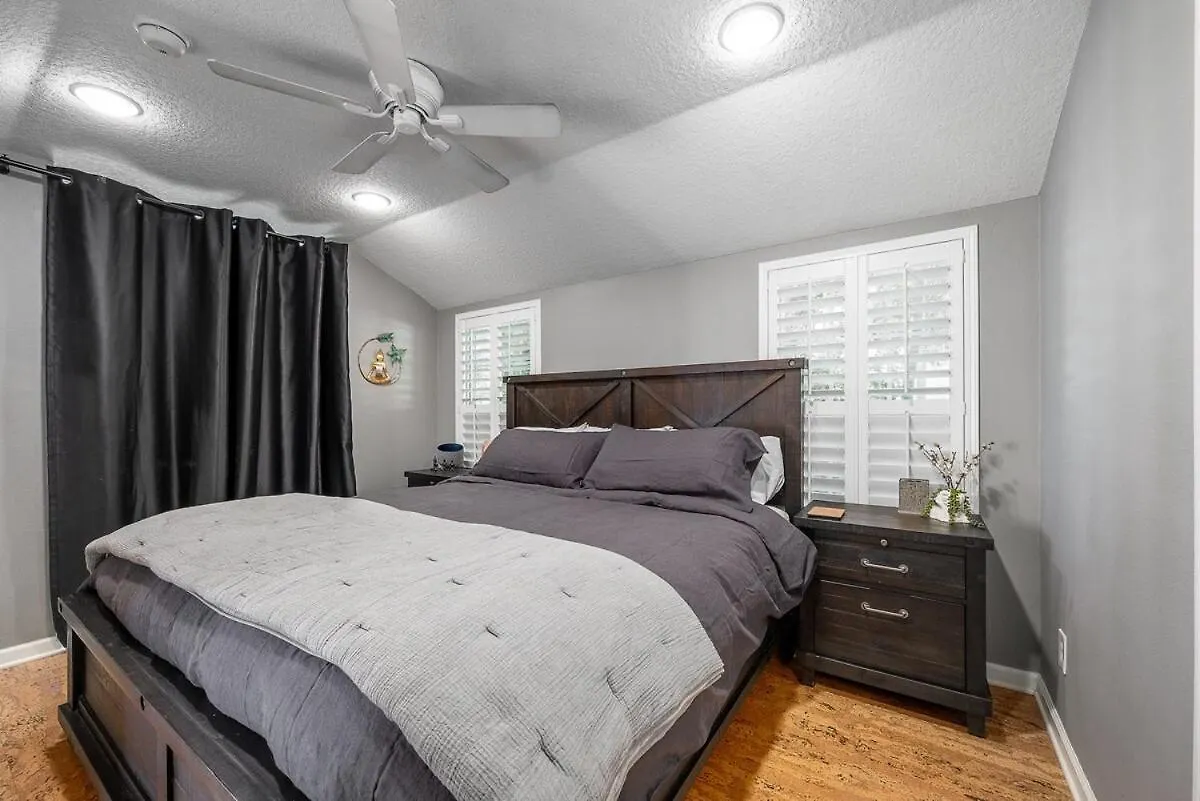 Charming 3Br Home Near Dt With King Bed And Fire Pit contacts